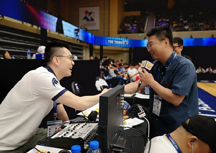 史蒂芬森首秀31分8助和对方单挑起冲突杨鸣现场解说是亮点