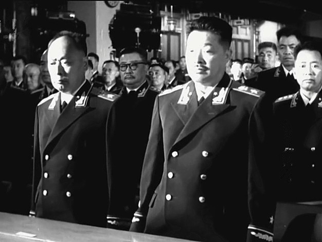 罕见老照片：1955年毛主席给将帅们授勋现场-搜狐大视野-搜狐新闻
