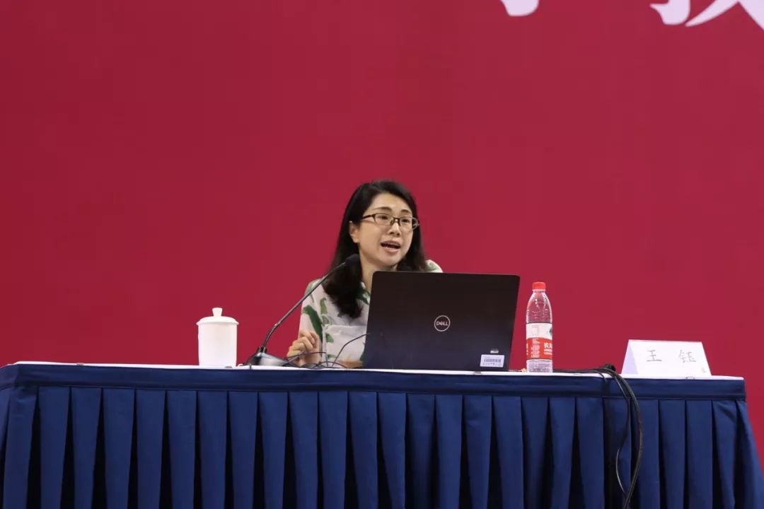 9月10日首场讲座上,外国语学院王珠英老师介绍了人大英语培养目标