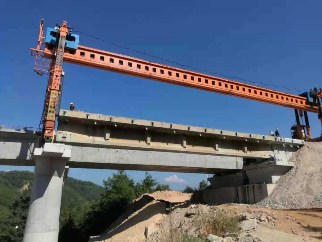 9月13日,由中铁二局承建的浦梅铁路5标项目宣和溪特大桥第一跨梁