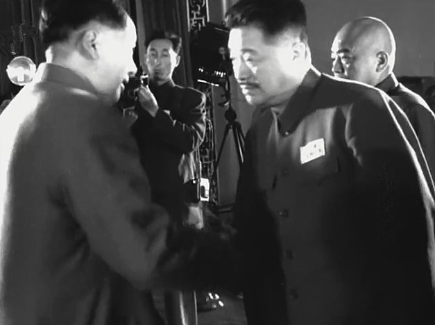 罕见老照片：1955年毛主席给将帅们授勋现场-搜狐大视野-搜狐新闻