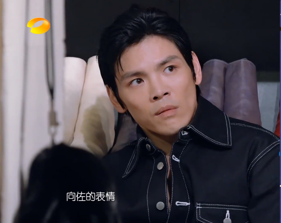 郭碧婷带着闺蜜和未婚夫,3人一块过七夕,向佐的表情太真实了