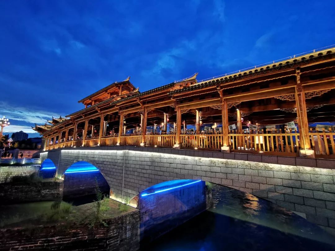 【我们的节日】安宁东湖永安桥上,穿越回百年的繁华古夜集市,开市啦!