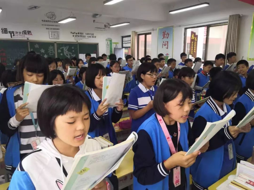 早读还是学校正式课程的一部分,为了提升学生的学习效率和品行修养