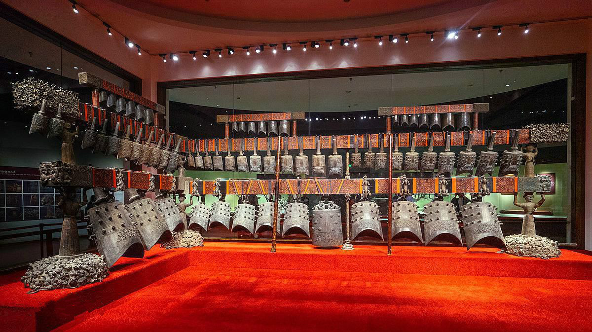 曾侯乙编钟曾侯乙编钟是我国迄今发现数量最多,保存最好,音律最全的一