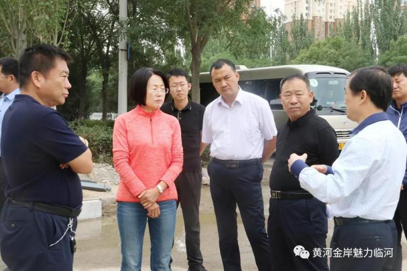 9月14日,临河区委副书记,政府区长张如红带领区政府办,财政局,住建局