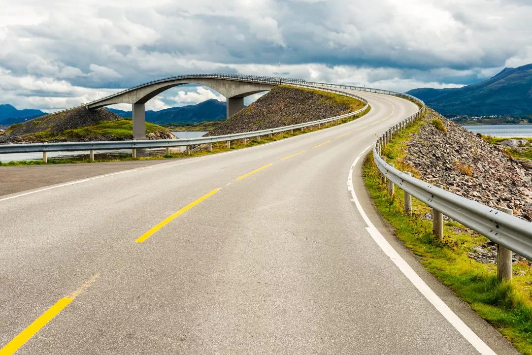 山高路远美到极致的自驾公路旅行