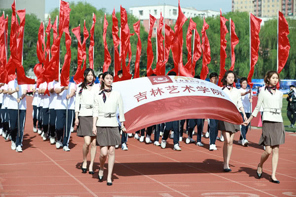 雪容融吉林艺术学院图片