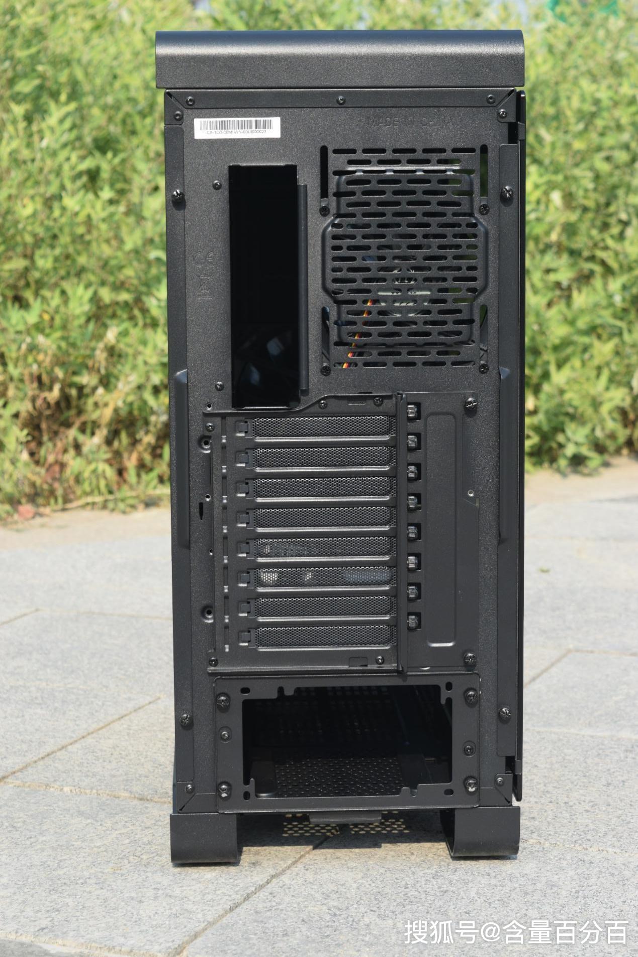三是背部设计上tt s500tg中塔机箱提供了8个pci