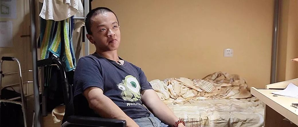 尹景辉毕业于城市大学创意媒体学院,现职为自由工作者,喜爱独立媒体