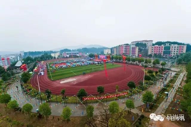 岑巩三注重打造黔东教育高地