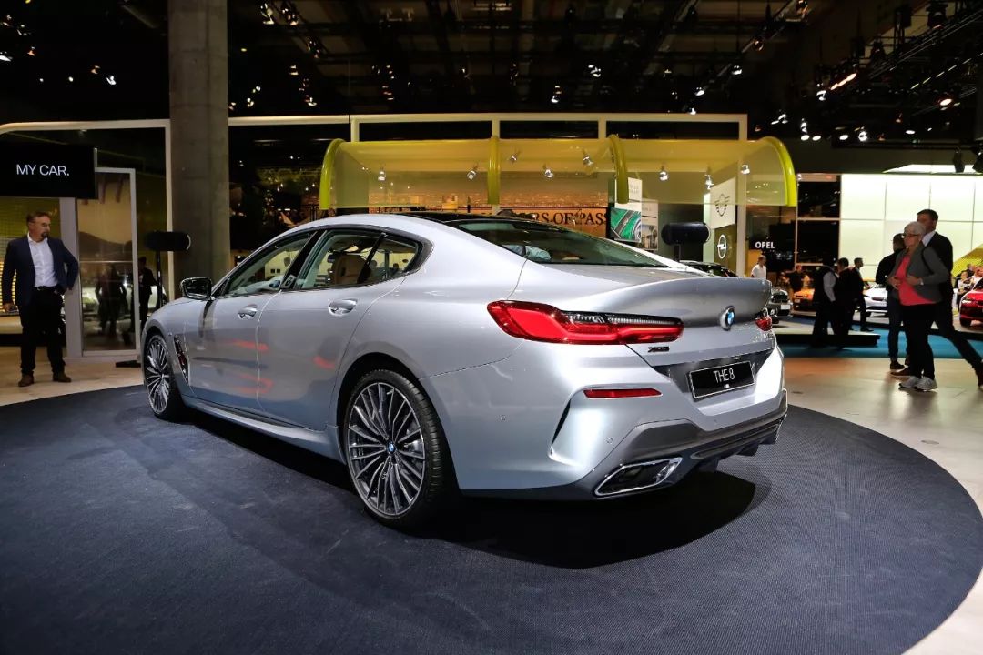 实拍纯金属银宝马8系四门车这款价值6万8的车漆比冰河银帅吗