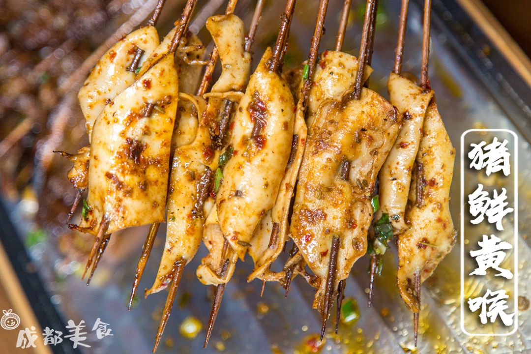 猪鲜黄喉 |烤鸡脖都见得多了,但很少有地方是像这样连着鸡头一起烤.