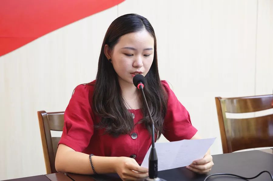 党员教师曹金婷述说自己入党的初心党员教师应雅晨述说自己入党的初心