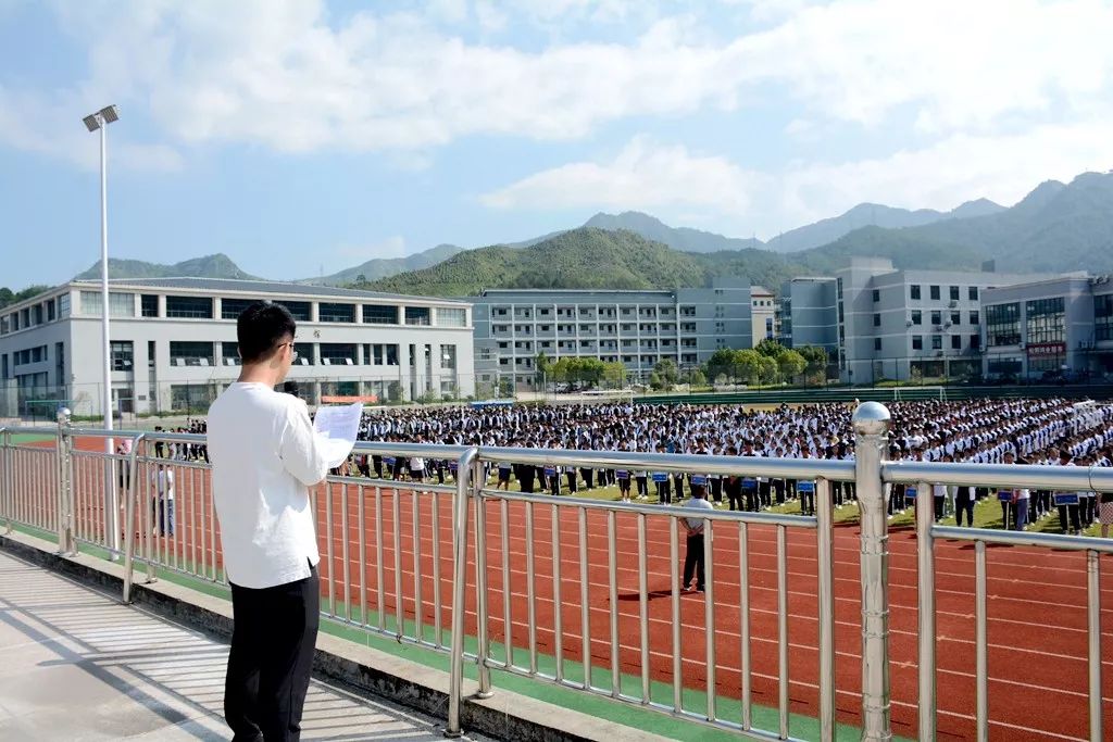 船寮高中树立绿色理念创建绿色学校