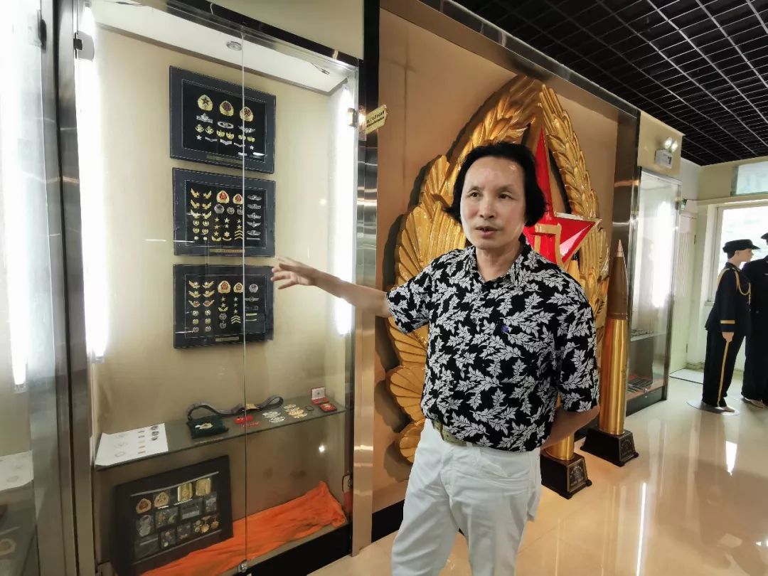 苍南走出来的徽章大王为三军仪仗队军服换新章