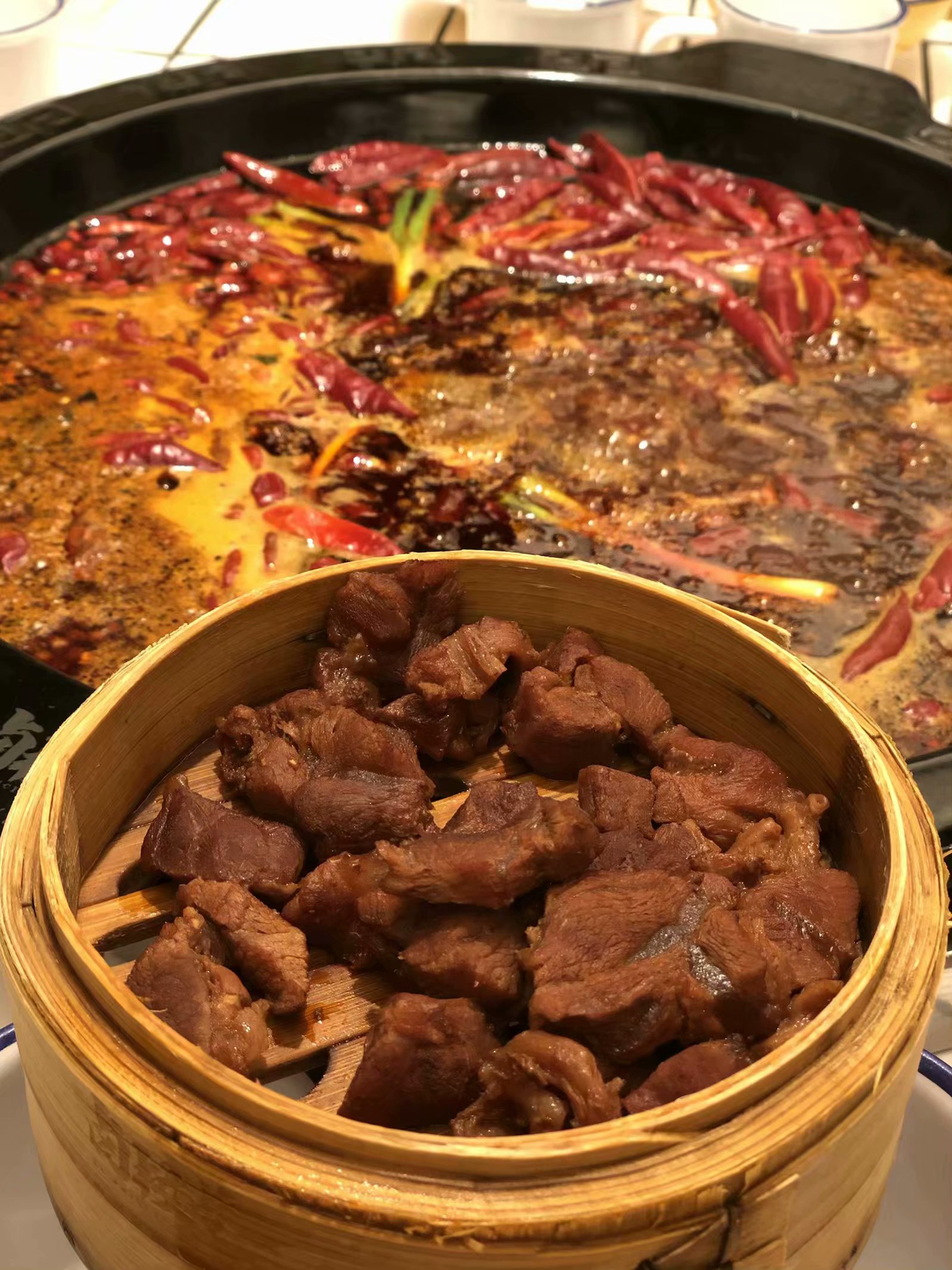 排队三小时都要吃的卤菜火锅,终于来了_重庆人