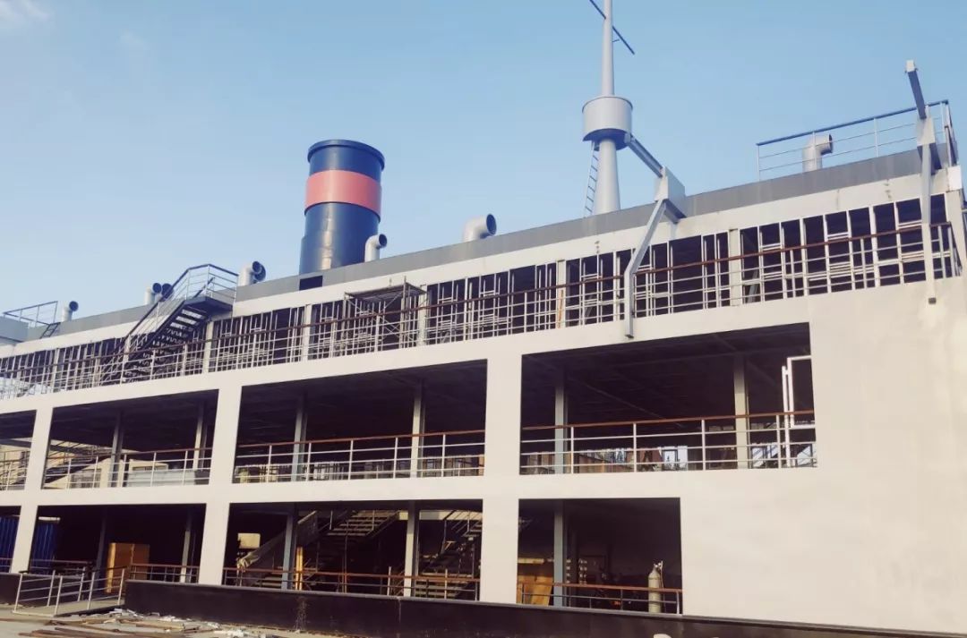 建设中五号仓库△建设中十六铺码头大门十六铺(前身为"金利源码头)")