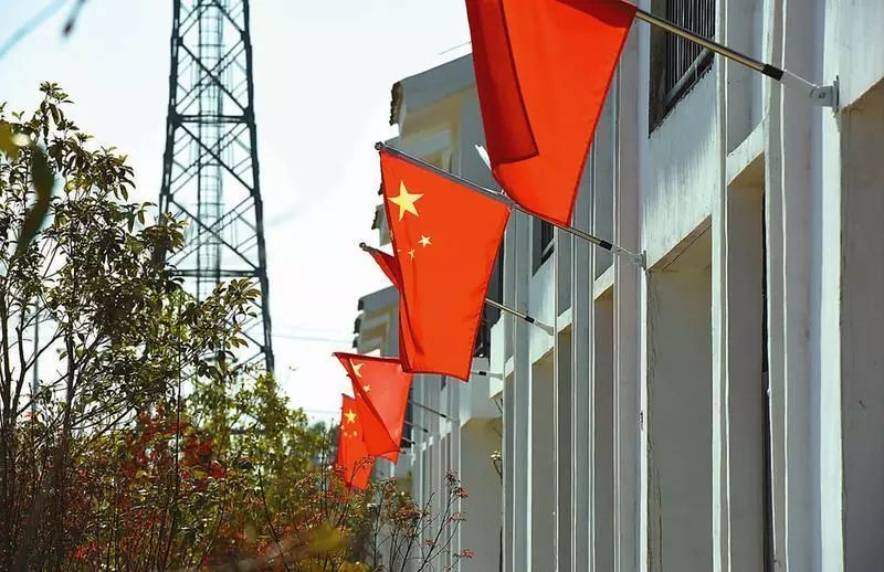 挂一面国旗向祖国母亲表白