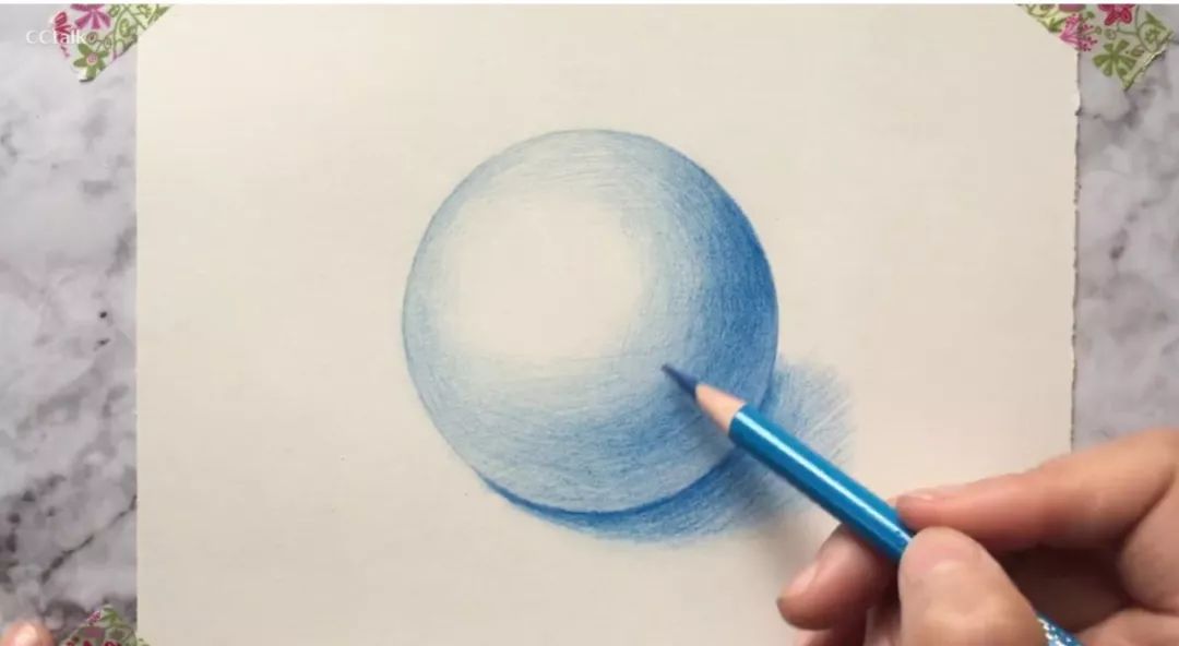 素描关系的彩铅运用——案例:球体