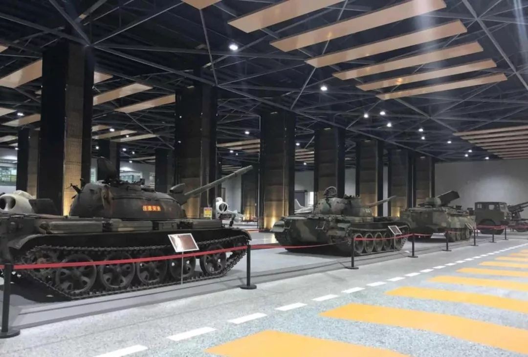 送门票啦赏最美红叶就到这里来更有国防兵器展震撼来袭