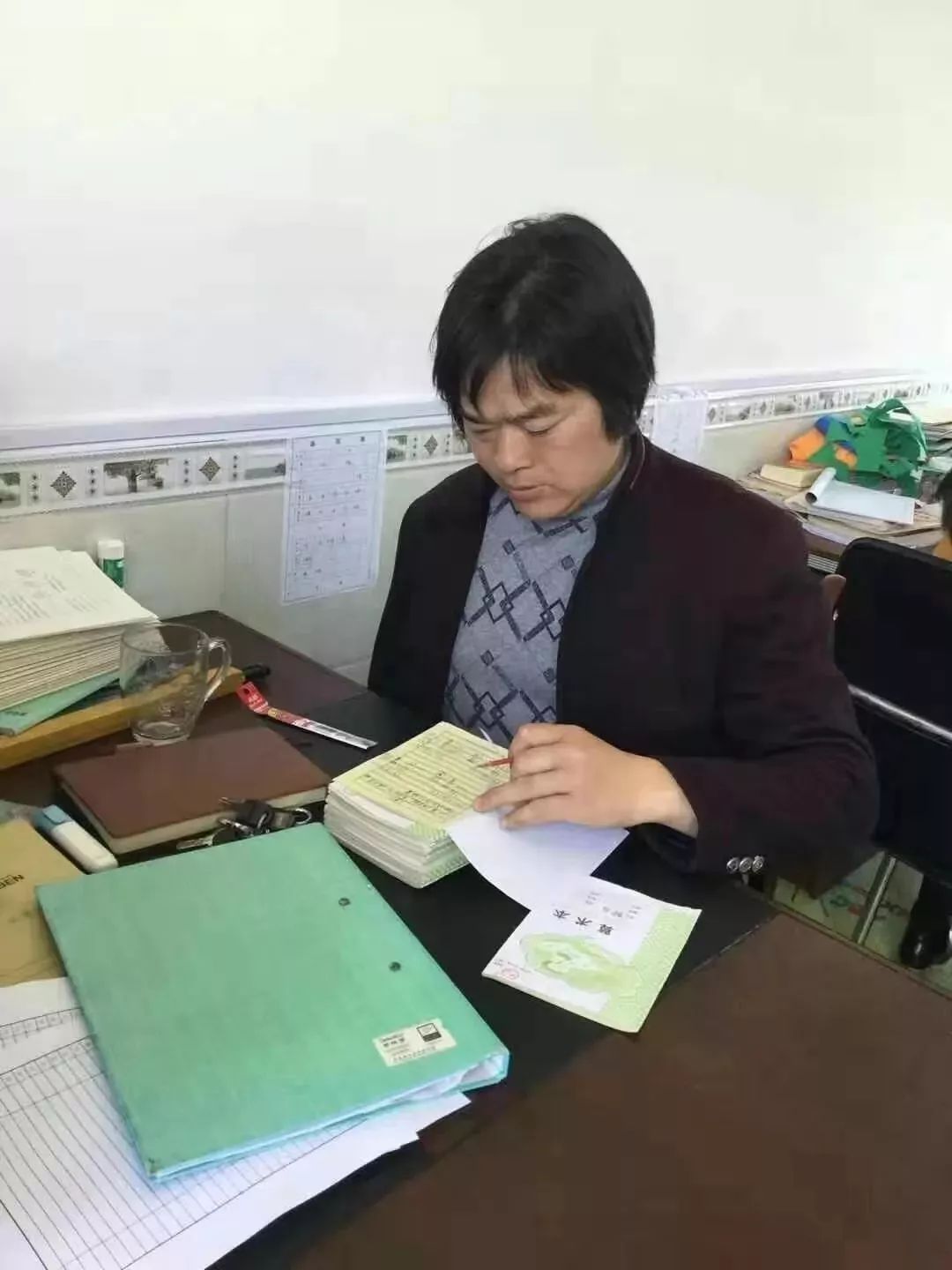 萍乡这位独臂党员教师,撑起孩子们的一片蓝天