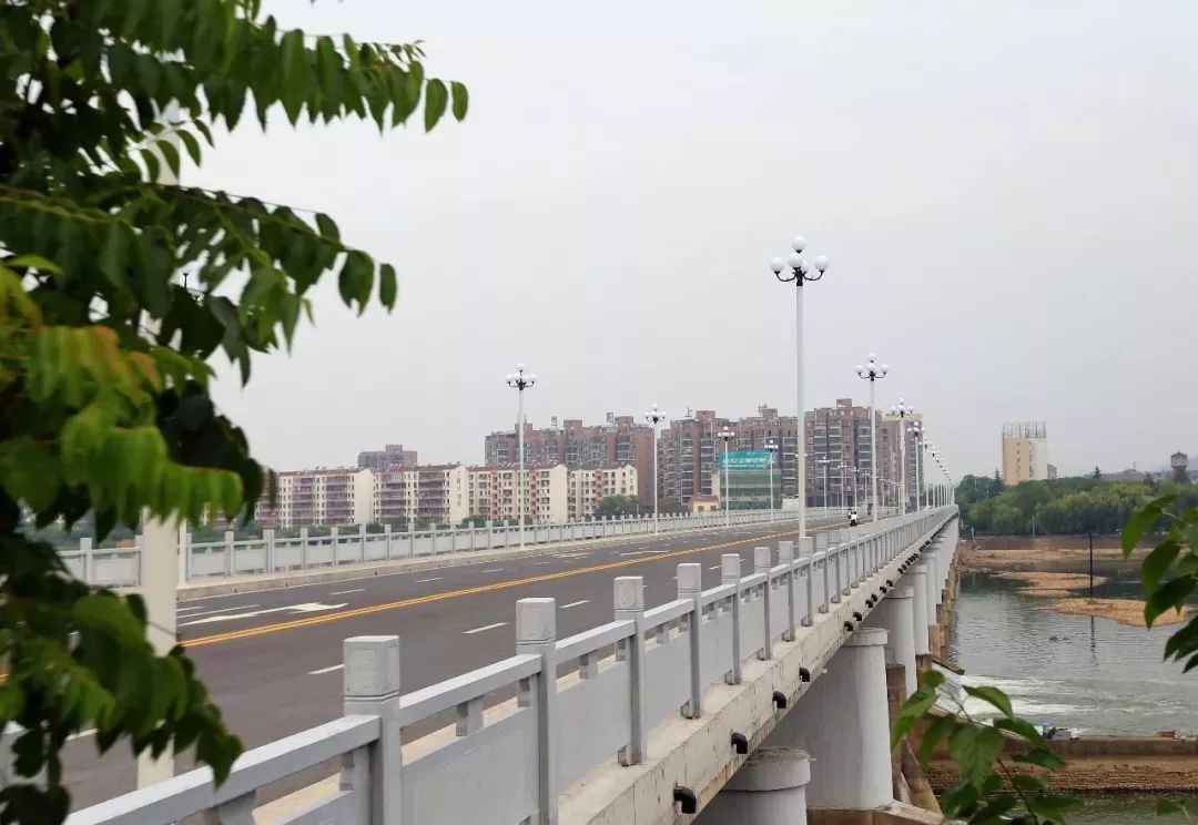 当阳桥(一桥),投资146万元,1973年9月15日建成通车,全长504米,桥面