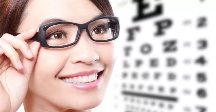 长时间看手机,电脑,4个物理方法,做好视力保健!_眼睛