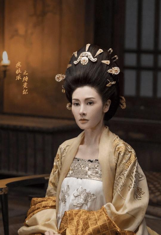 47岁洪欣再拍古装身材壮实颜值不在却比李嘉欣扮的杨贵妃美