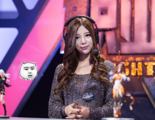 糖小幽晒美丽写真却被手机手机壳抢镜真实羡慕doinb了