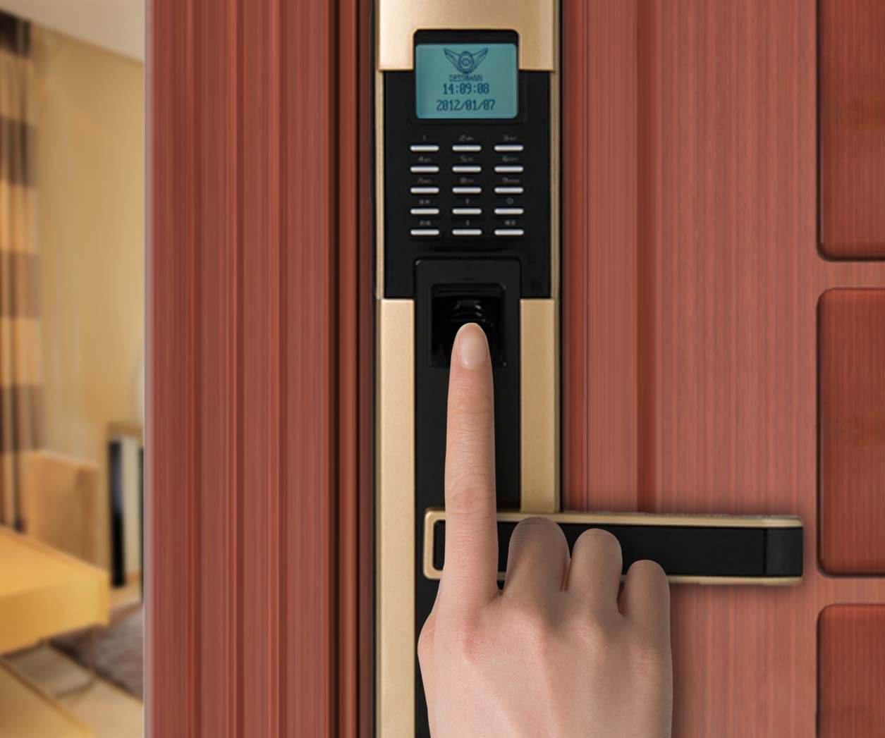 拍照比剪刀手泄露隐私?用指纹门锁的也得注意