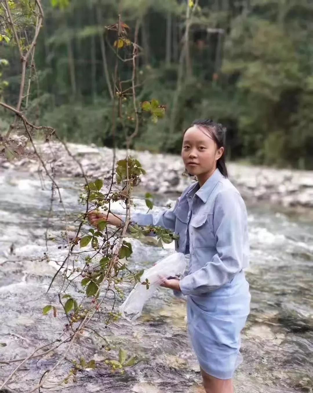 周润四川省雅安市名山二中初三学生家庭住址:宝兴县明礼乡联合村一组