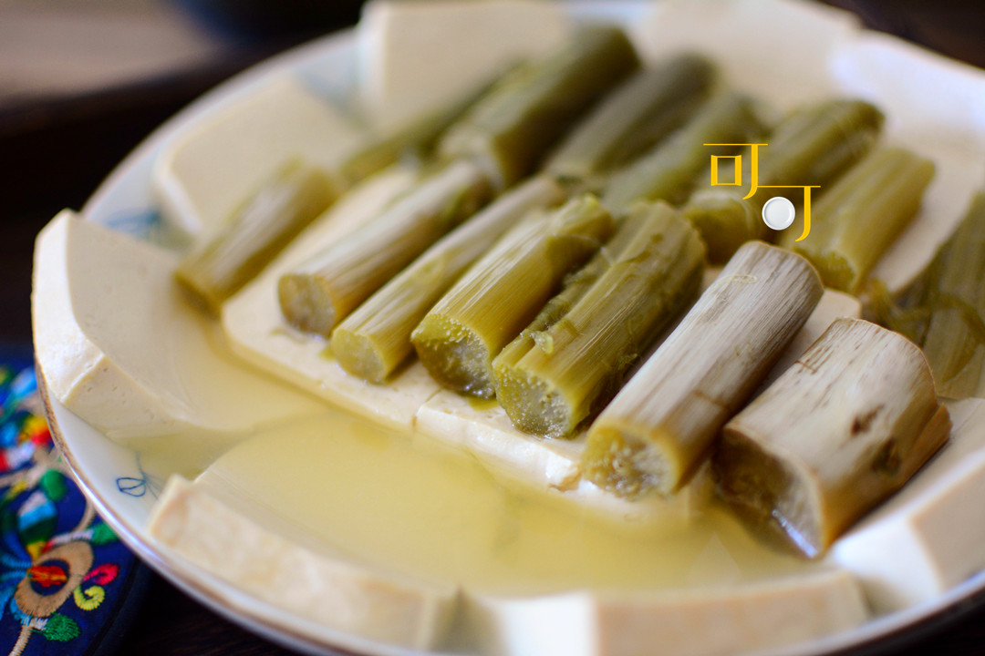 【霉苋菜梗蒸豆腐】