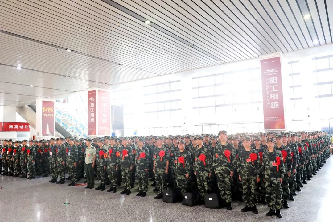 誰嘆吾輩無豪情,強軍誓言衝雲霄作者:鐵彥男 高明星 齊景一 袁帥攝影