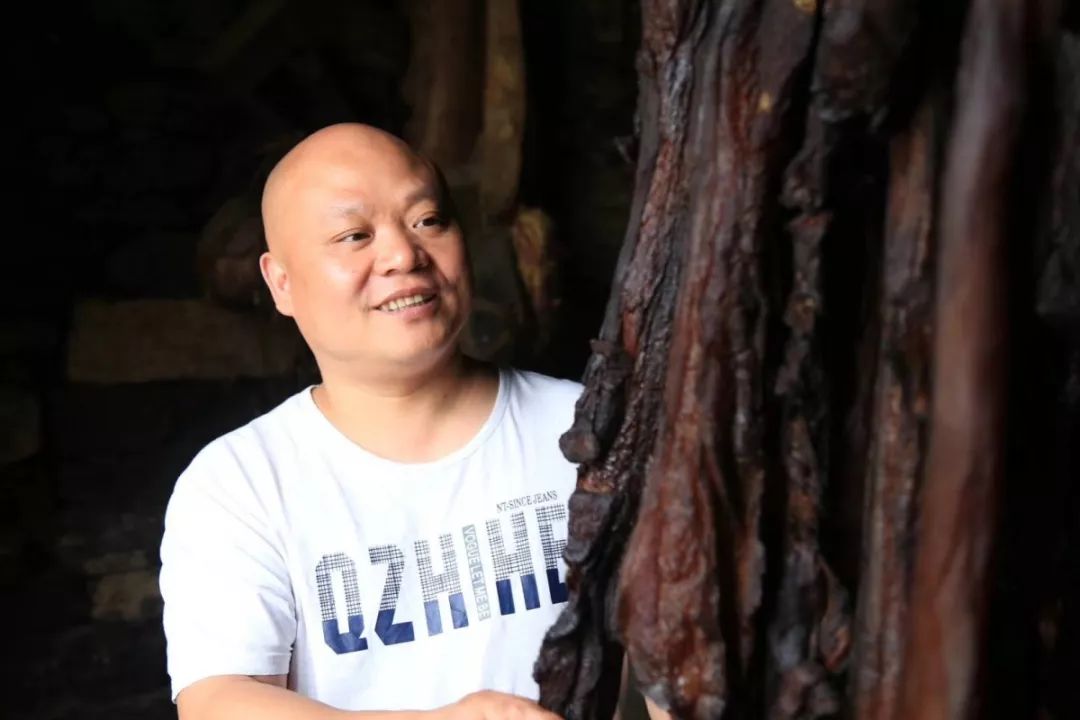 他叫徐天成,是东方红的董事长. 他坚持好食材,只为做出一碗地道湘味.