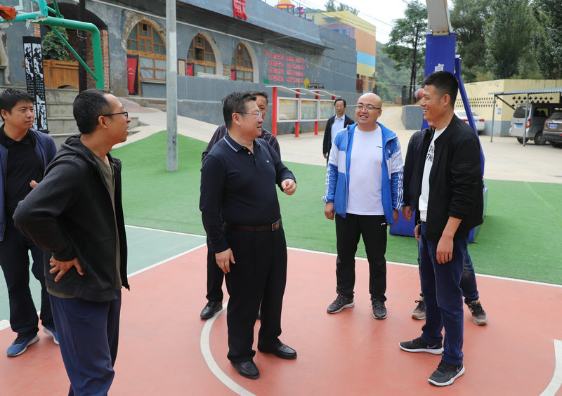 榆林市教育局局长沈效功督查清涧县教育工作