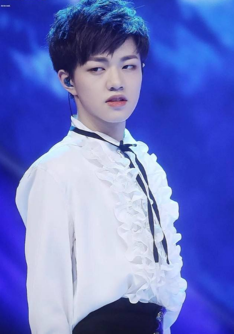 当红流量蔡徐坤的弟弟钱正昊洗澡图流出网友我口水流出