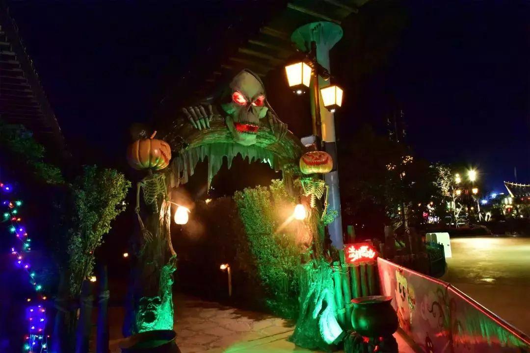 三大惊悚主题鬼屋七彩云南欢乐世界还精心准备了除了园区内随处可见的