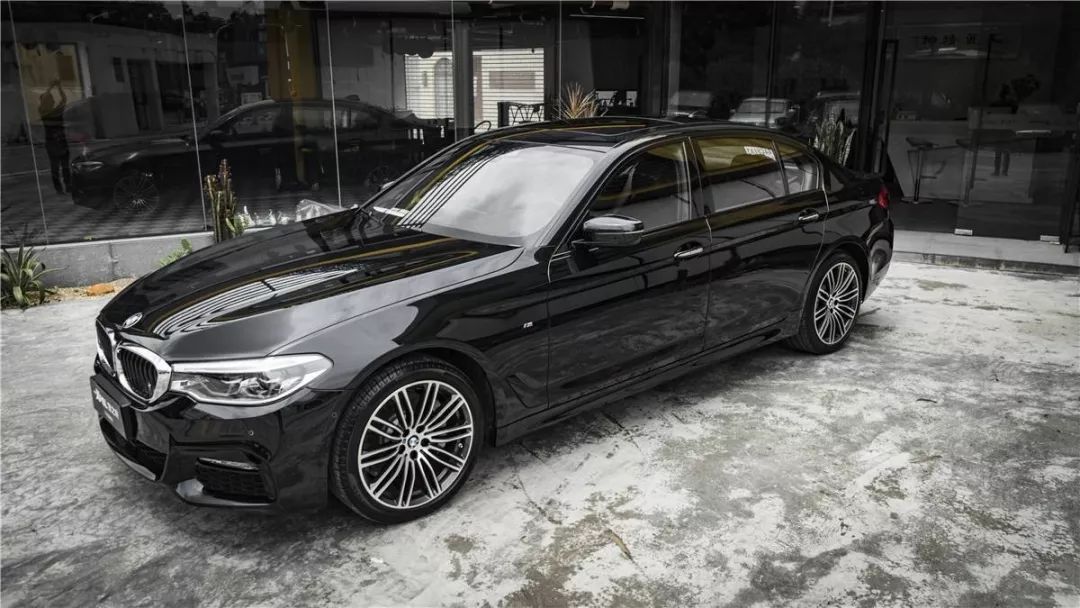 宝马竟然出了辆世界上最黑的车!