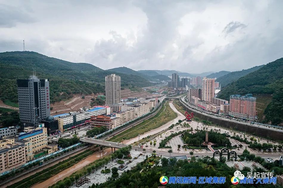 日新月异的吴起县城(图/腾讯大秦网 马楠)84年前的吴起只是一个只有七