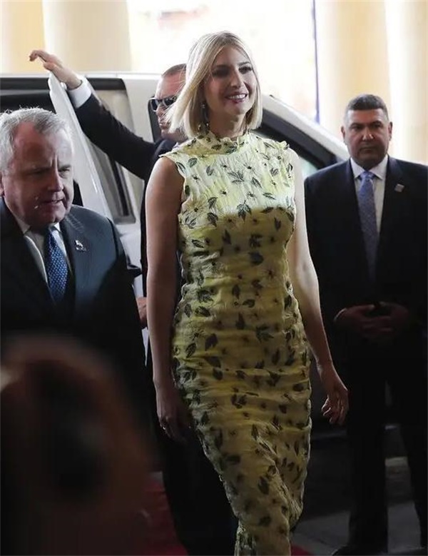 美国总统女儿伊万卡一袭黄色旗袍惊艳世界演绎别样中国风