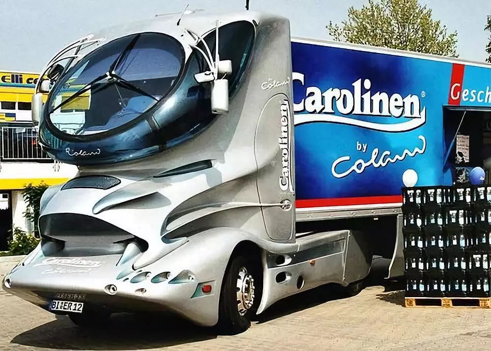 第五代的科拉尼卡车更加梦幻,名为colani spitzer-silo truck.