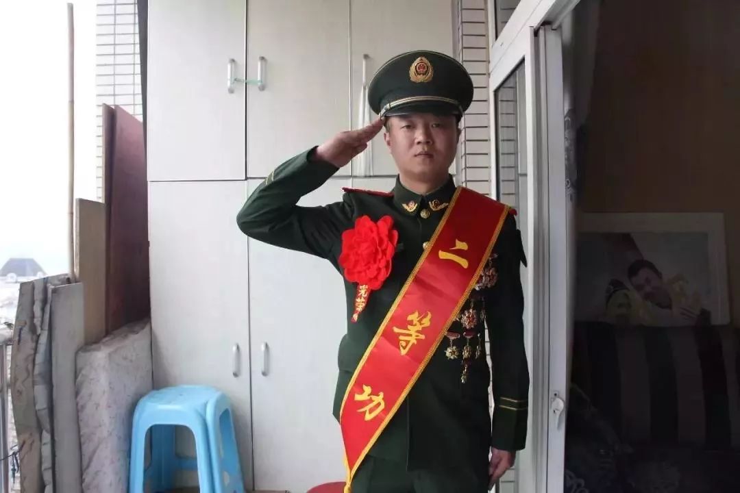 【点赞】万盛籍武警战士封宇恒荣立个人一等功_重庆