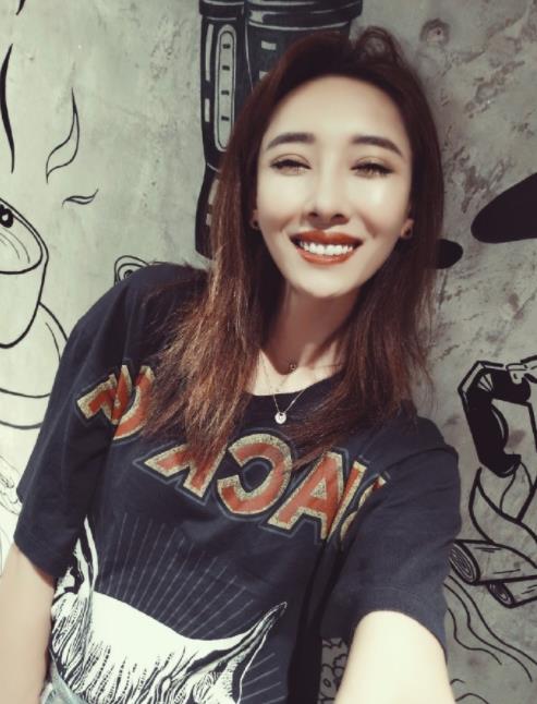 原创李建滨老婆发文致歉后遭球迷举报你穿成这样给孩子看