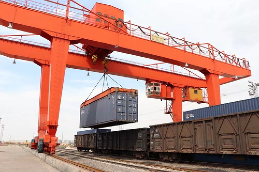 铁路货场工作三十余载见证外贸发展巨大变化