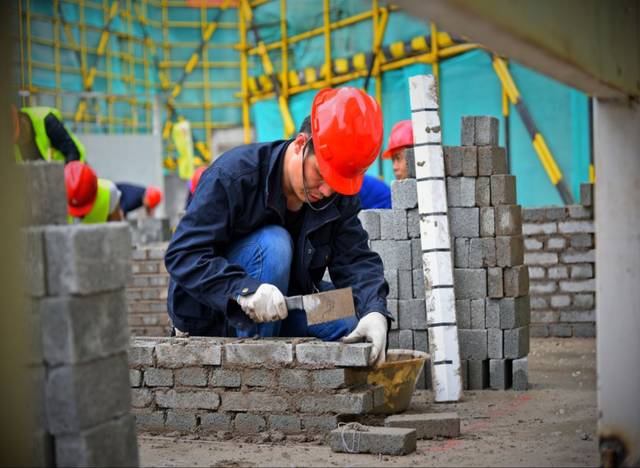 搬砖施工哪家强来建筑行业职业技能联赛现场看看