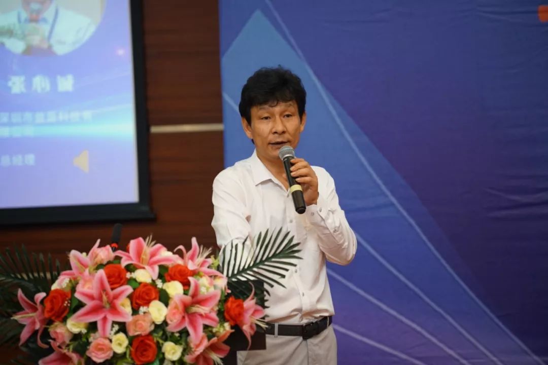 圆桌主持:杨俊博士左起:曹洪强,樊少辉,张心诚,肖展鸿本次论坛还安排