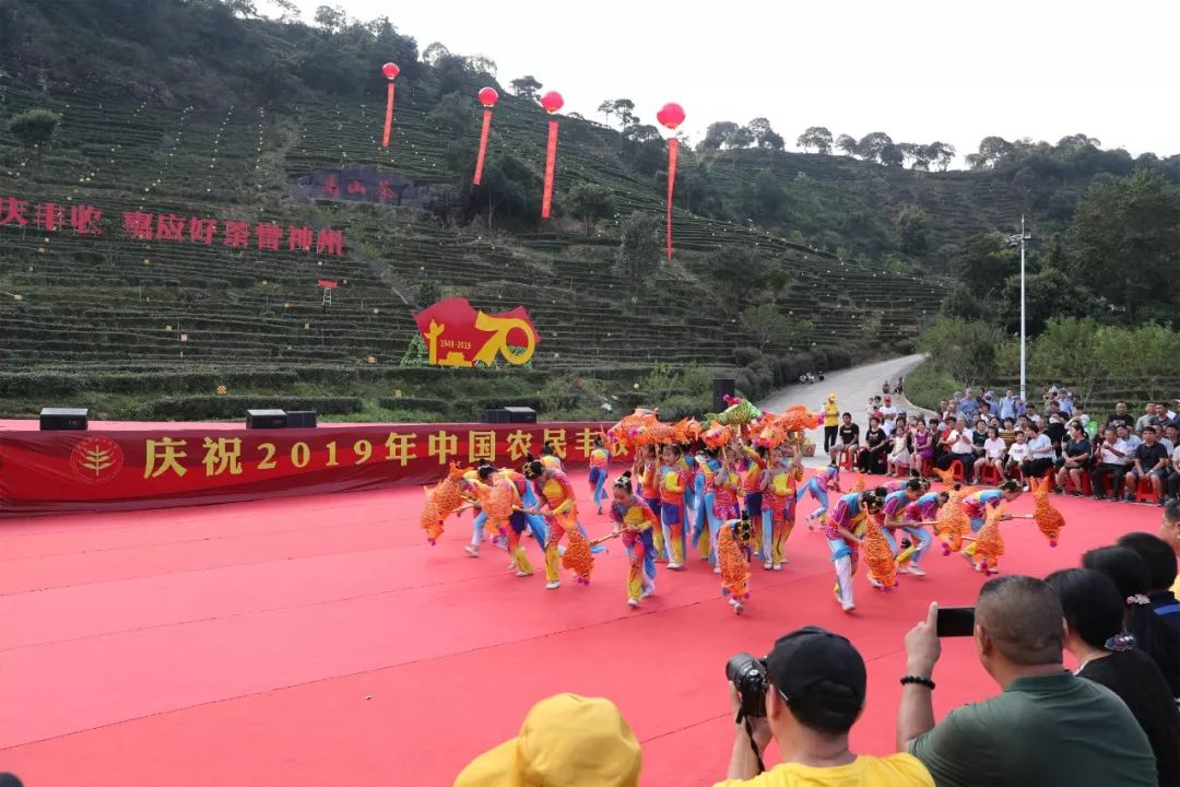 庆祝2019年中国农民丰收节龙岗镇马图村分会场完成录制曾永祥现场检查