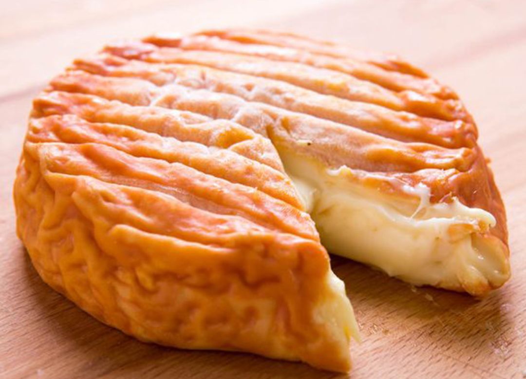 com「没有水洗皮奶酪的奶酪拼盘,是不完整的」,但是国内很难买到哦