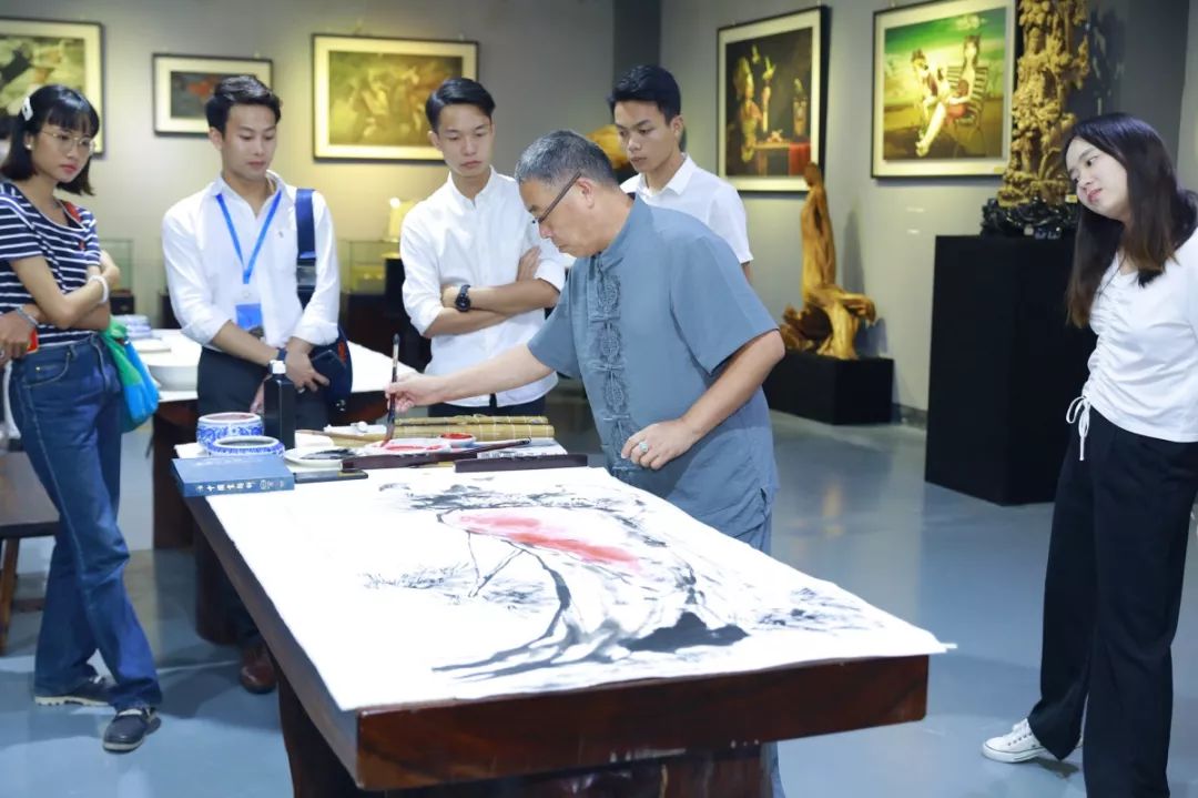 东盟文化艺术交流中心举办人文集美书情画意笔会交流活动